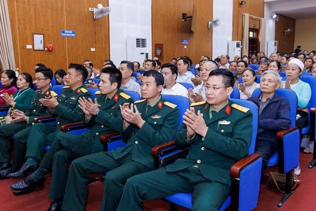Cử tri tham dự Hội nghị