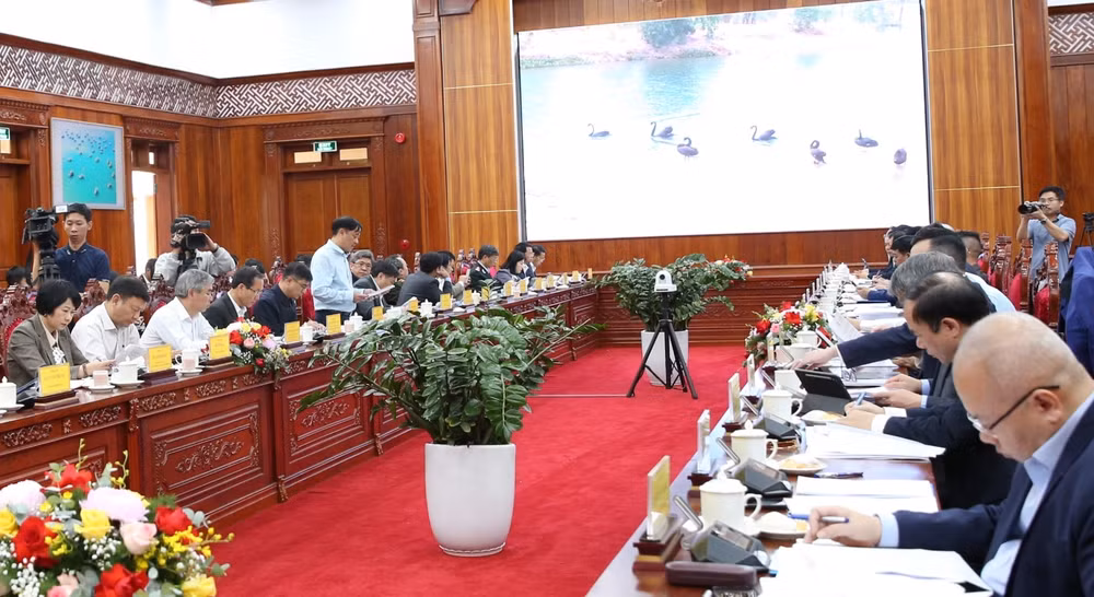 Phó Thủ tướng Thường trực Nguyễn Hòa Bình làm việc với tỉnh Lâm Đồng về việc tháo gỡ khó khăn, vướng mắc cho các dự án- Ảnh 4.