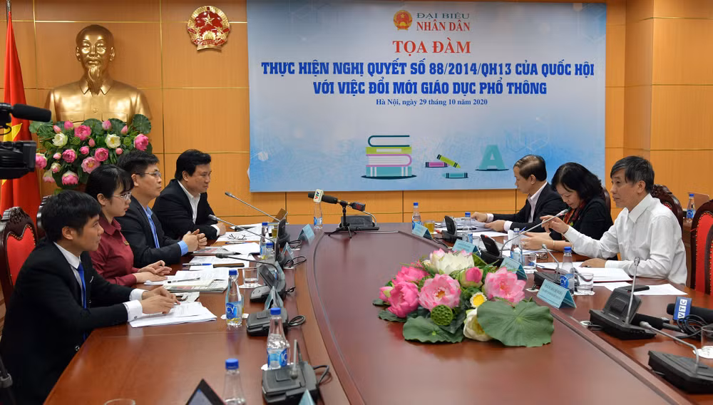 Tọa đàm “Thực hiện Nghị quyết 88/2014/QH13 của Quốc hội với việc đổi mới giáo dục phổ thông”.