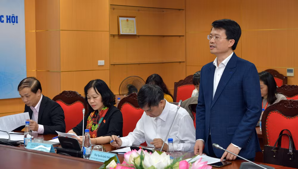 PGS. TS Đỗ Chí Nghĩa, Tổng biên tập Báo Đại biểu Nhân dân phát biểu khai mạc Tọa đàm.