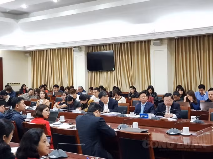 Đông đảo cán bộ, phóng viên báo chí tham dự hội nghị.