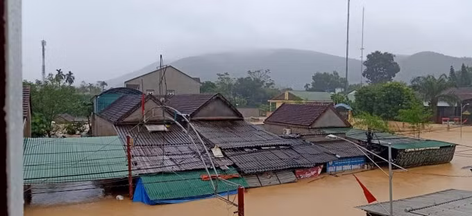 Mưa lũ gây ngập sâu ở Nghệ An