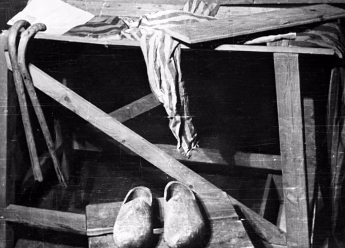 Một băng ghế được sử dụng để tra tấn tại Auschwitz. Ảnh: SPUTNIK
