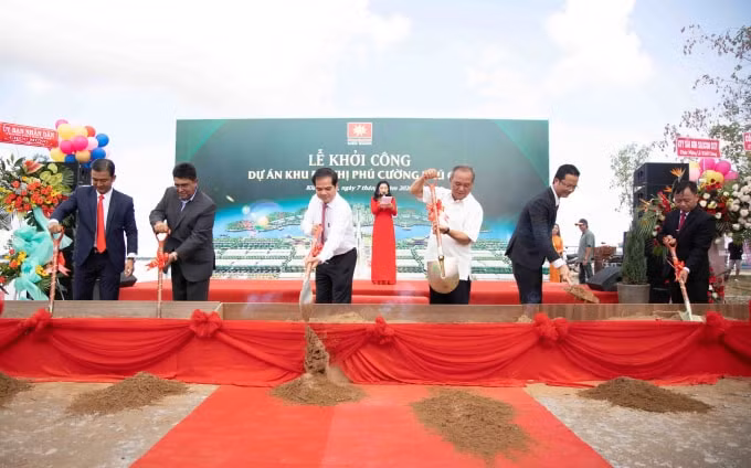Cùng ngày, KĐT Phú Cường Phú Quý cũng được khởi công với tổng vốn đầu tư 9000 tỉ đồng.