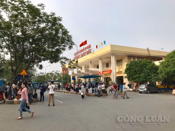 Quang cảnh bến xe Giáp Bát trong chiều ngày 3/5