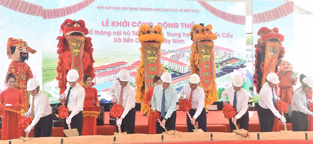 Phó Thủ tướng Mai Văn Chính làm việc với các xã, phường Tây Ninh về kết quả thực hiện chính quyền địa phương hai cấp- Ảnh 4.