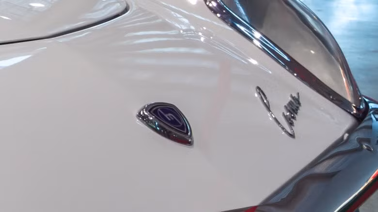 The Cosmo coupe debuted Mazda's triangular rotor-style logo