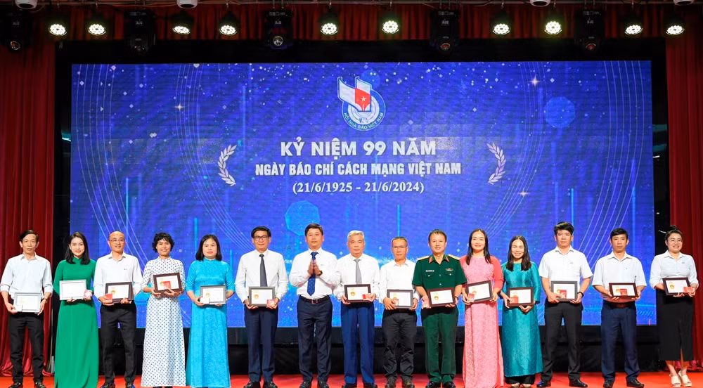 nghe an trao 34 tac pham doat giai bao chi nam 2023 hinh 4