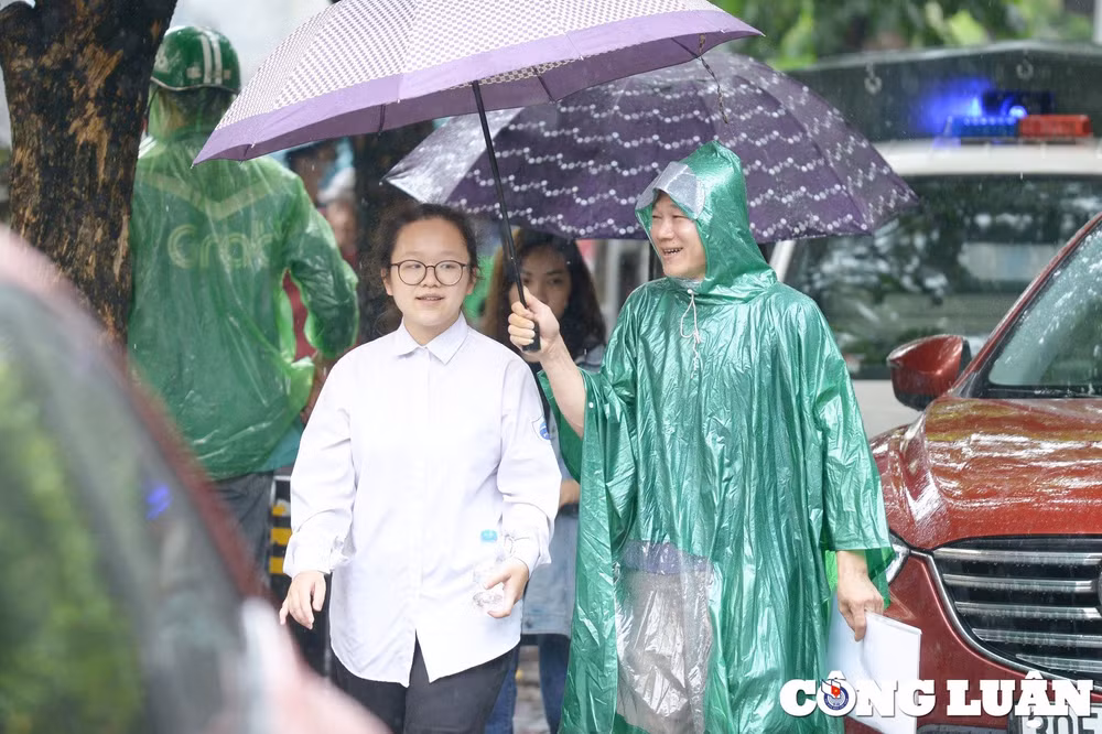 mon ngu van duoc danh gia vua suc thi sinh vui ve khi ket thuc phan thi hinh 3