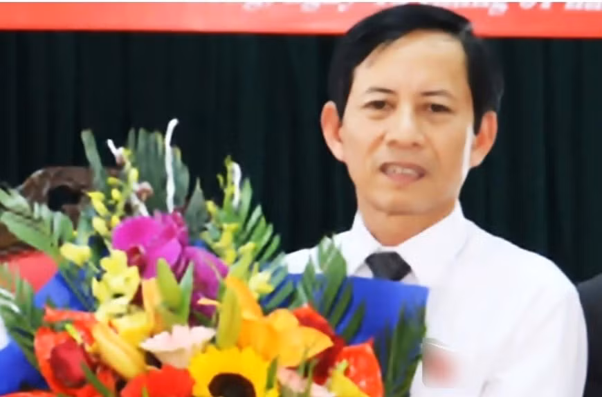 vu la dien bat tam giam pho chu tich thuong truc ubnd huyen kien xuong va dong pham hinh 1