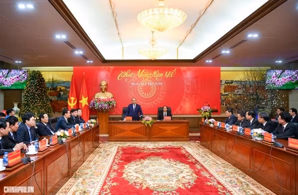 Thủ tướng Nguyễn Xuân Phúc gặp mặt, chúc Tết Thành ủy, chính quyền Thành phố Hải Phòng. Ảnh: VGP