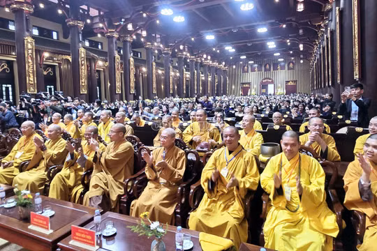 Một sự kiện và hoạt động Phật sự tại khu di tích Yên Tử được đông đảo tăng ni, Phật tử tham dự trong không khí trang nghiêm.