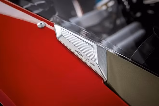 Ducati Panigale V4 có thêm phụ kiện đua chính hãng. Ảnh: Ducati