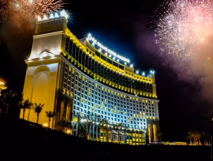 Trình diễn pháo hoa tại FLC Hạ Long thu hút hàng vạn du khách trong năm 2019