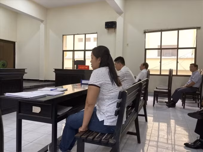 Sau khi nghị án HĐXX quyết định tạm dừng phiên toà