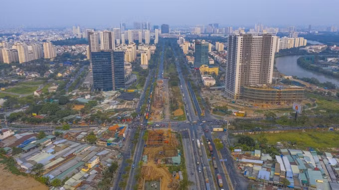 Khu Nam Sài Gòn với các dự án trọng điểm về hạ tầng đang được xây dựng, khi hoàn thành sẽ là nền tảng cho sự phát triển bền lâu của Khu Nam TP.HCM đồng thời là cơ sở để tăng sức hút cho các dự án bất động sản nhà phố biệt thự.