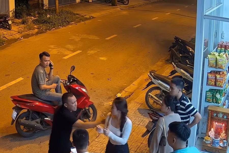 Xác minh clip đôi nam nữ bị hành hung trước quán karaoke ở Ninh Bình
