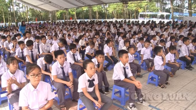 Năm học 2019 – 2020, Phú Thọ có gần 380.000 học sinh các cấp, so với năm học 2018 - 2019 tăng khoảng trên 9.000 học sinh.