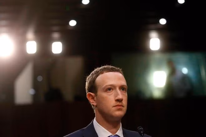 Mark Zuckerberg trong một buổi điều trần tại Thượng viện Mỹ. Ảnh: Reuters.