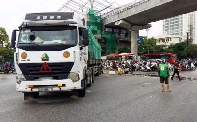 Vụ tai nạn giao thông khiến 1 người tử vong xảy ra vào ngày 31/8 tại Quốc lộ 32 thuộc địa bàn quận Bắc Từ Liêm. Ảnh: TL