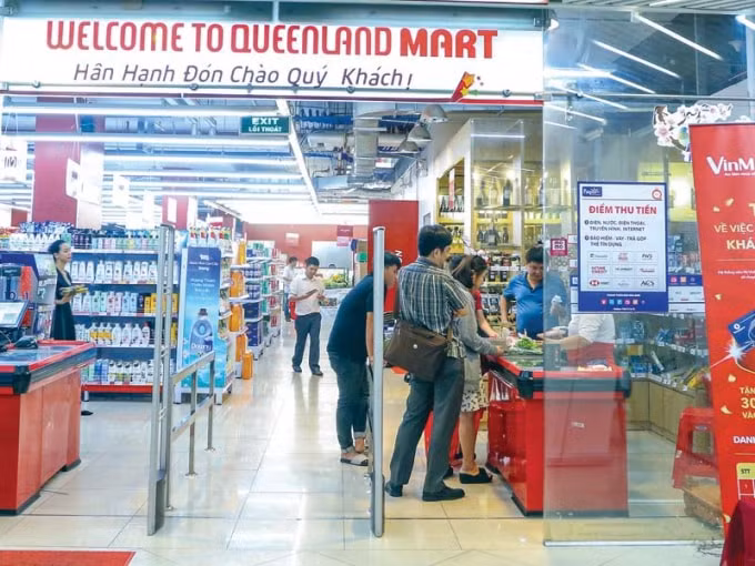 Sau khi sáp nhập, toàn bộ hệ thống siêu thị Queenland Mart ở TP.HCM sẽ được thay đổi và chuyển sang nhận diện theo đúng tiêu chuẩn của VinMart và VinMart+. Ảnh: Lê Toàn