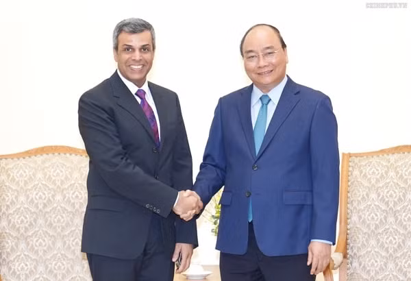 Thủ tướng Nguyễn Xuân Phúc tiếp Bộ trưởng Dầu mỏ kiêm Điện lực và nước Kuwait. Ảnh: VGP