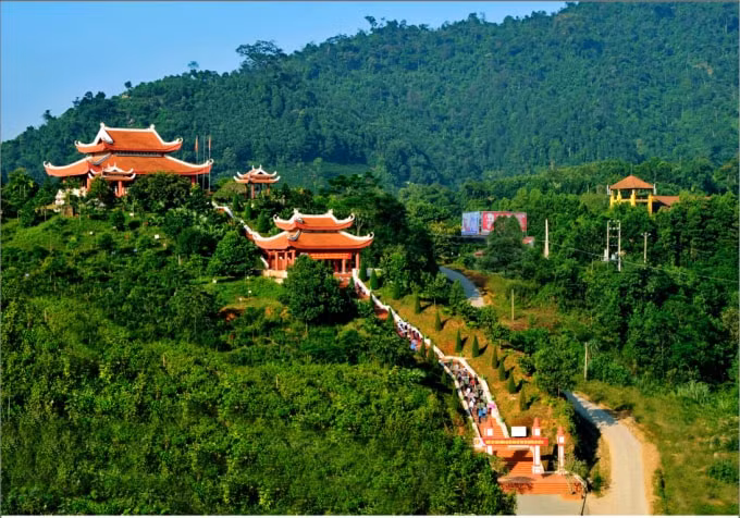 Nhà tưởng niệm Chủ tịch Hồ Chí Minh tại Khu di tích Quốc gia đặc biệt ATK Định Hóa.