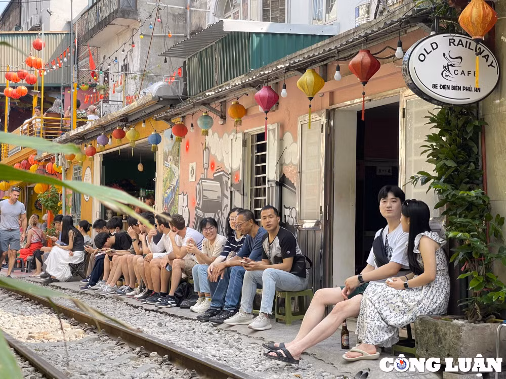 pho ca phe duong tau ha noi cam cho nay lai moc cho khac hinh 13