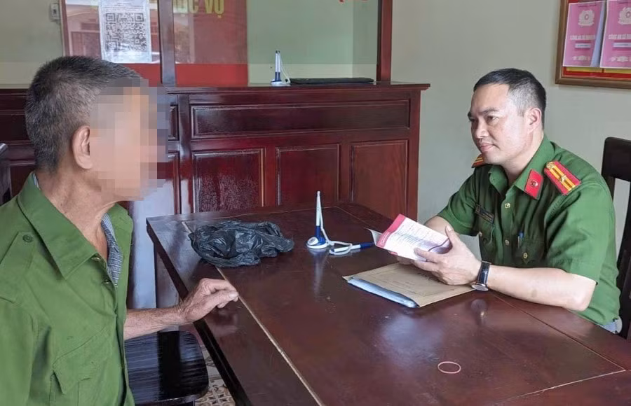 cu ong suyt chuyen 3 so tiet kiem cho cong an tren mang sau cuoc goi bat thuong hinh 2