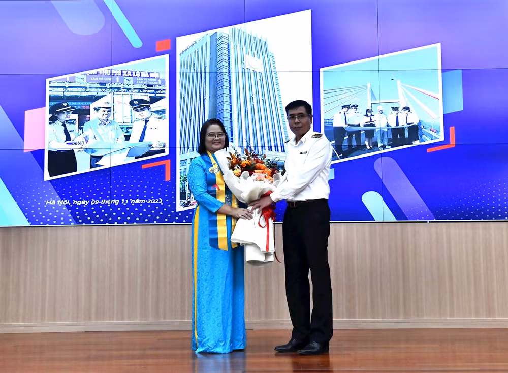 hon 100 sinh vien hoc vien tai chinh tham quan tru so kiem toan nha nuoc hinh 3