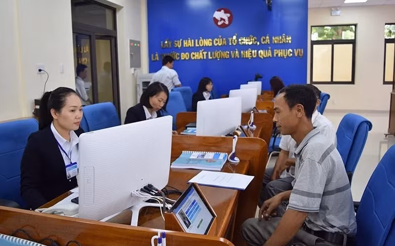 tam dinh chi cong tac cong chuc co hanh vi nhung nhieu tieu cuc gay phien ha cho nguoi dan doanh nghiep hinh 1