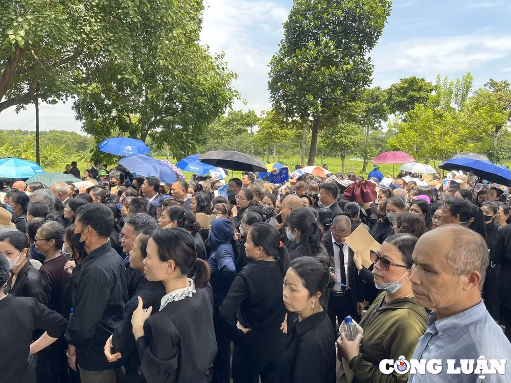 nguoi dan xep hang dai tien biet tong bi thu nguyen phu trong du nang nong hinh 9