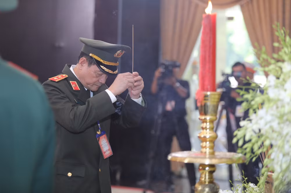 cac co quan doan the trung uong va dia phuong den vieng tong bi thu nguyen phu trong tai tp hcm hinh 9