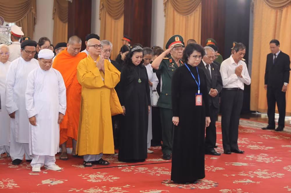 cac co quan doan the trung uong va dia phuong den vieng tong bi thu nguyen phu trong tai tp hcm hinh 2