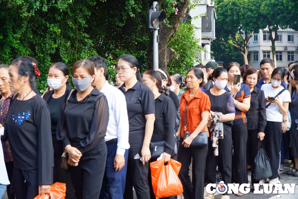 nhung hinh anh xuc dong trong quoc tang tong bi thu nguyen phu trong hinh 16