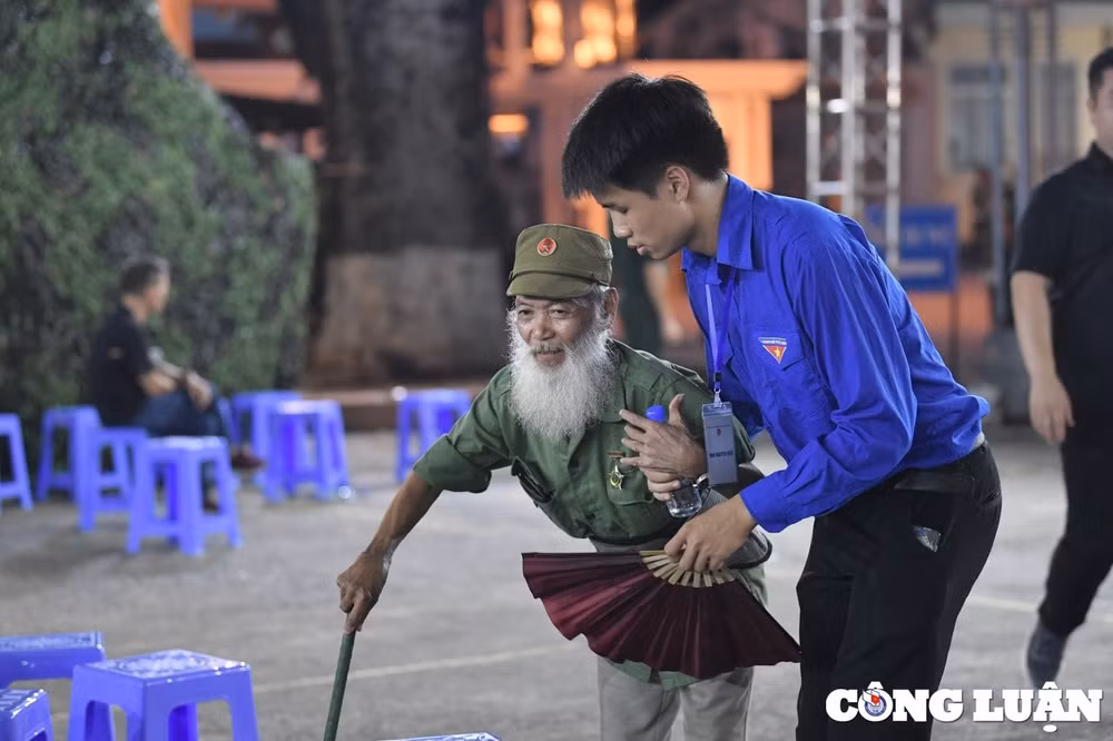 hang nghin thanh nien tinh nguyen tham gia phuc vu le tang tong bi thu hinh 6