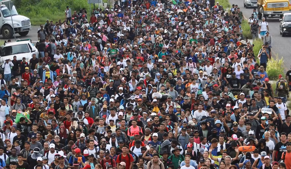khoang 3000 nguoi di cu tu mexico tran ve bien gioi my hinh 1