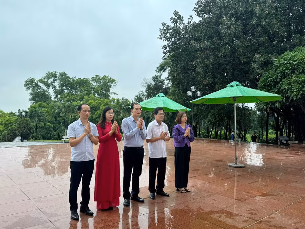 hoi nha bao tinh vinh phuc vieng tuong niem cac anh hung liet si hinh 1
