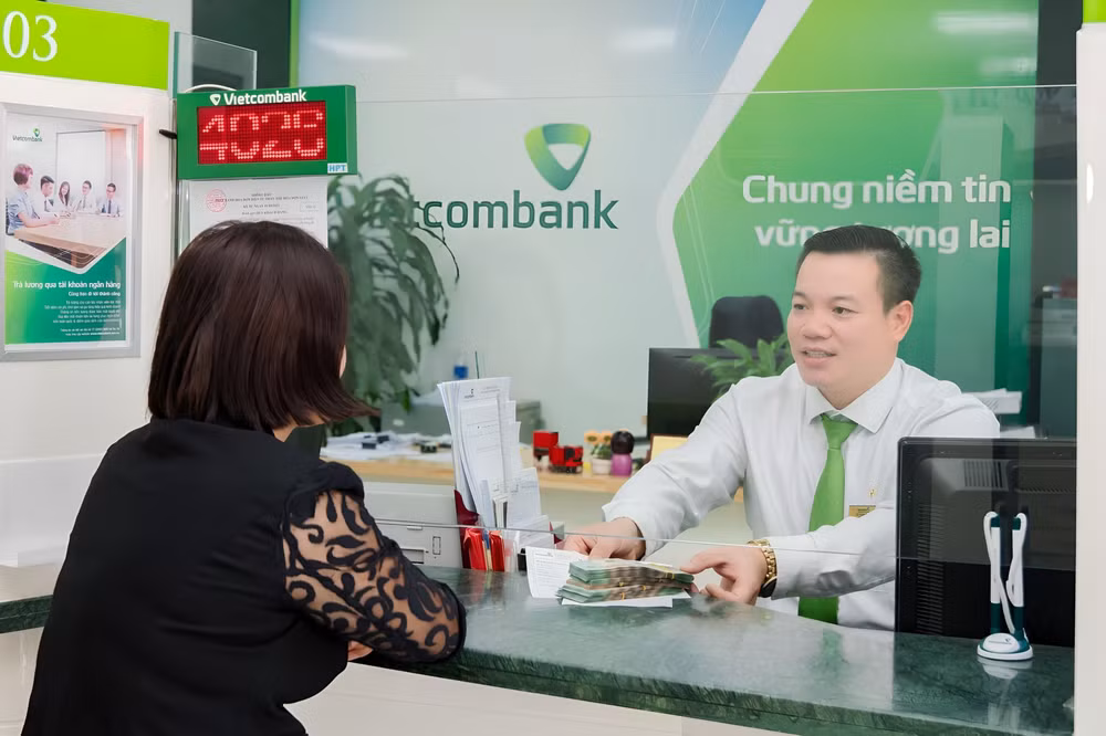 guong sang tai pgd nhu quynh vietcombank hung yen gian nan thuyet phuc khach hang truoc cam bay lua dao hinh 1