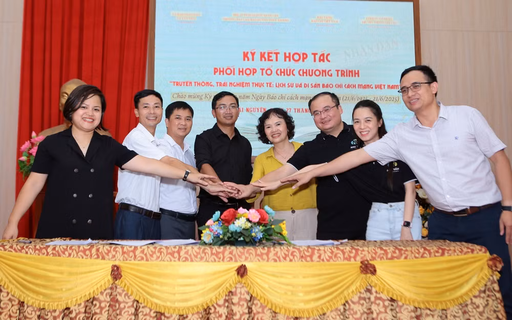 ky ket hop tac truyen thong va trai nghiem thuc te lich su va di san bao chi cach mang viet nam hinh 3