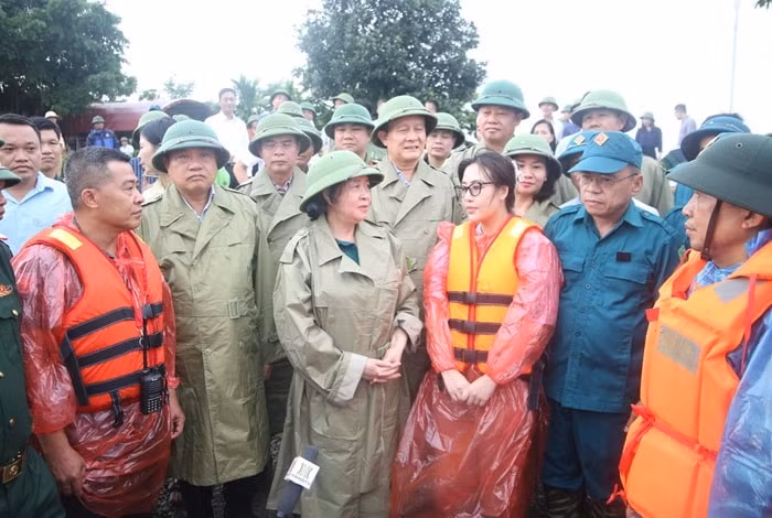 bi thu thanh uy ha noi kiem tra cong tac phong chong thien tai tai chuong my va quoc oai hinh 2