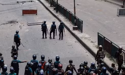 bieu tinh sinh vien leo thang o bangladesh cac co quan phai dong cua ap dat lenh gioi nghiem hinh 1