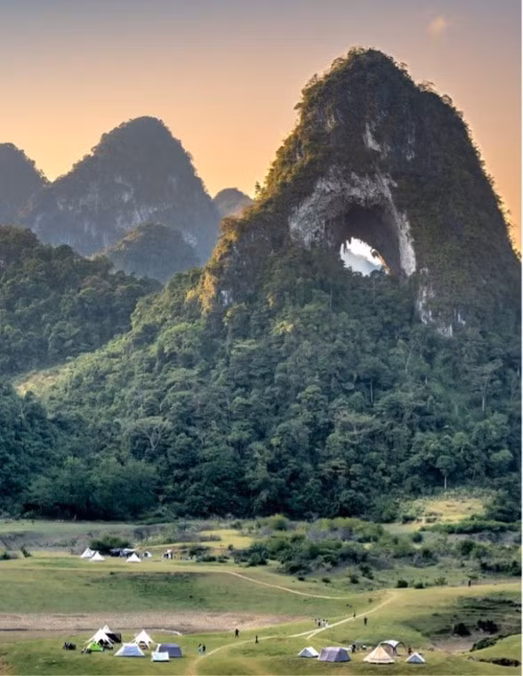 nui mat than vien ngoc an giua dai ngan cao bang hinh 1