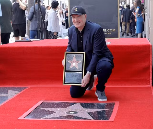 ong trum phim sieu anh hung nhan ngoi sao tren dai lo danh vong hollywood hinh 1