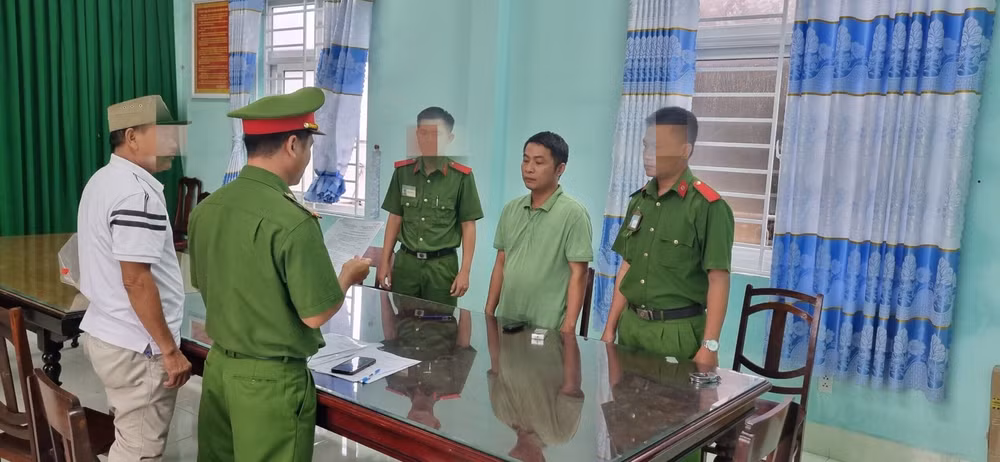 bat nhan vien ngan hang lua dao chiem doat hon 5 ty dong hinh 1
