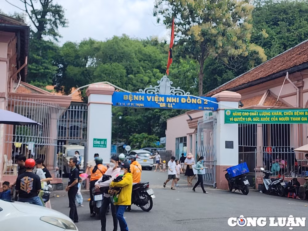 nhieu noi tai tp hcm treo co ru truoc quoc tang tong bi thu nguyen phu trong hinh 5