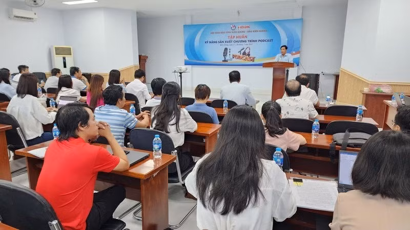 kien giang tap huan ky nang san xuat chuong trinh podcast hinh 1