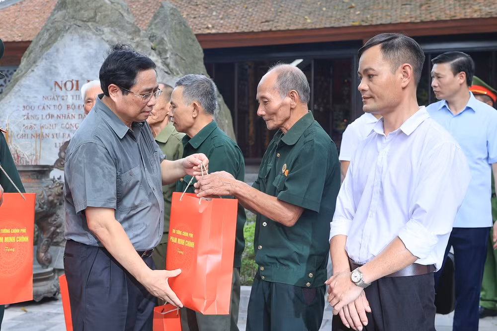chinh sach voi nguoi co cong luon luon duoc uu tien hang dau trong tong the chinh sach an sinh xa hoi hinh 3