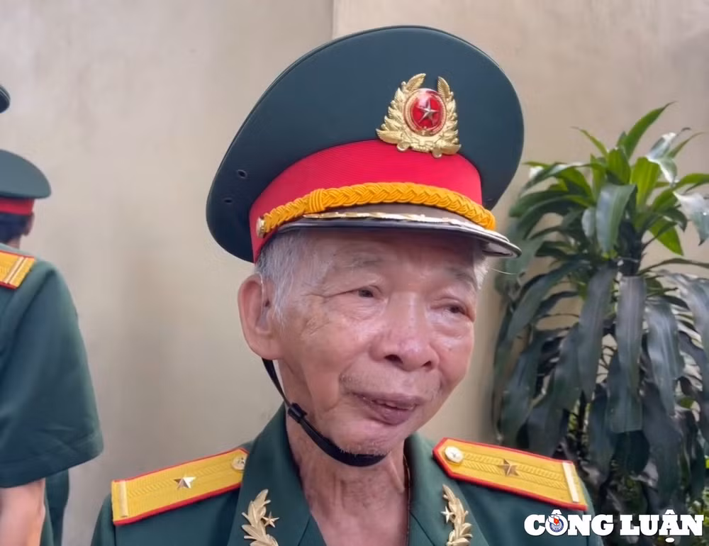 cuu chien binh xuc dong nghen ngao vieng tong bi thu nguyen phu trong hinh 3