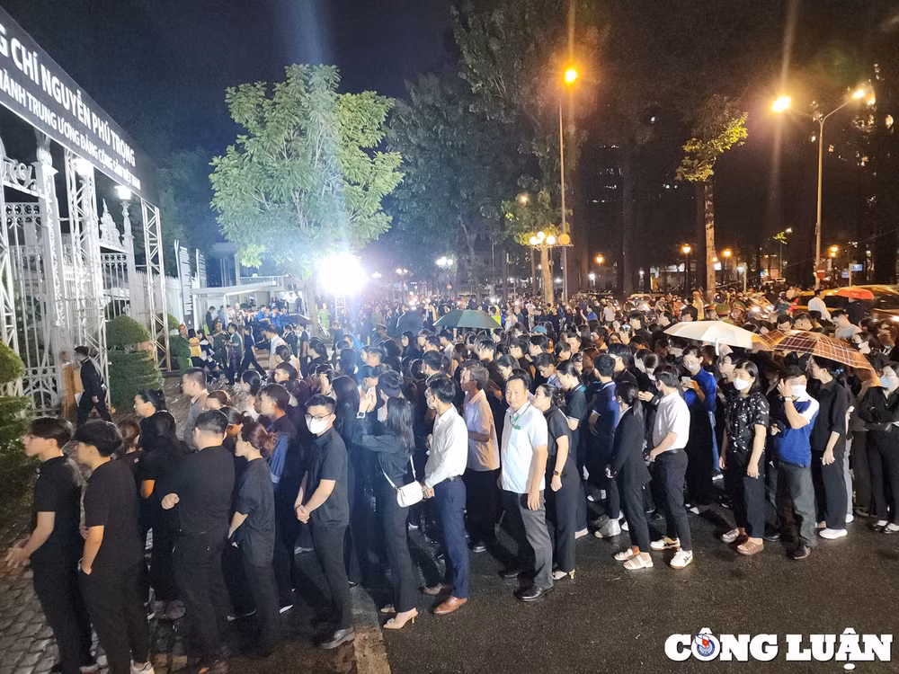 gan 56000 luot nguoi da den vieng tong bi thu nguyen phu trong hinh 5